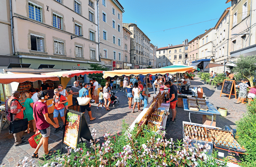 COVID-19 : Dépistage sur les marchés romanais