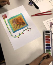 Atelier enluminure : au pied de la lettre