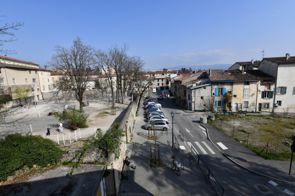 Place du Chapitre : on fouille !